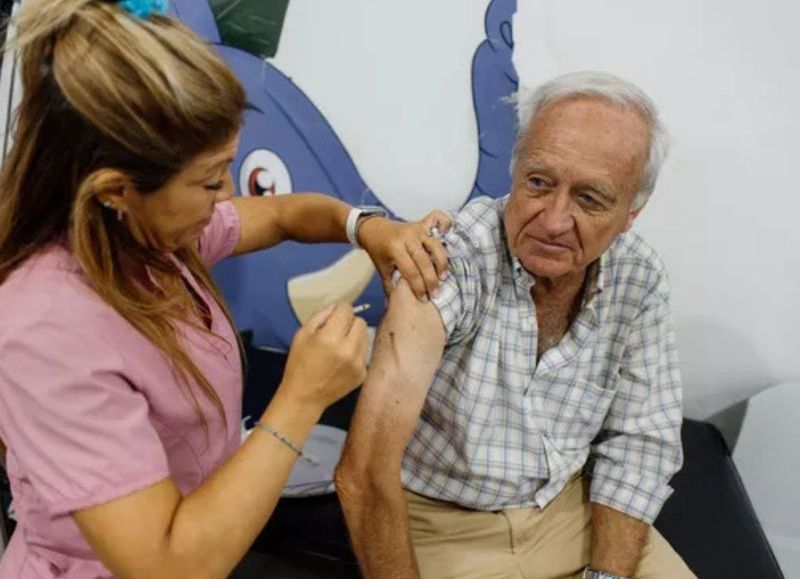 Continúa la campaña de vacunación antigripal para mayores de 65 años y personal de salud