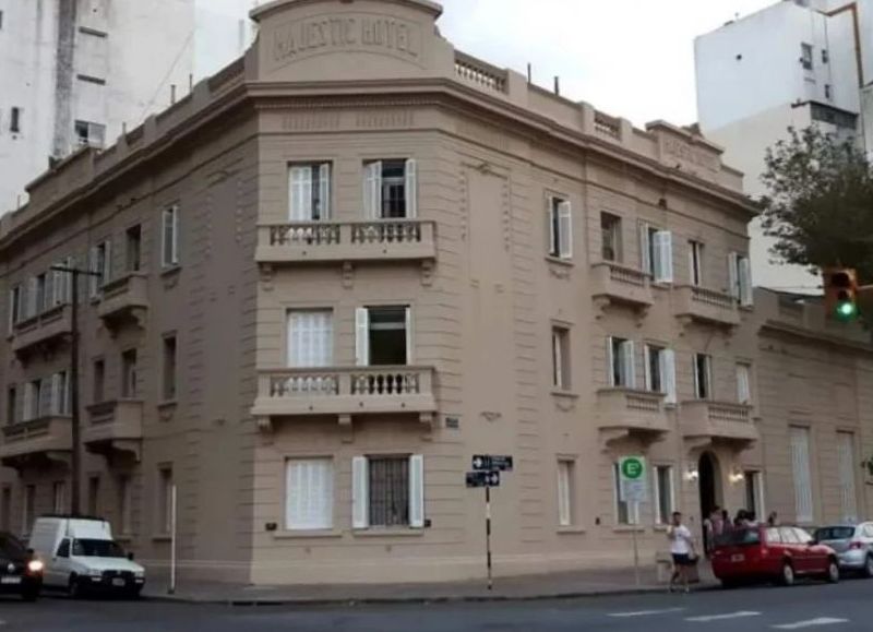 VIDEO | Suspenden las clases en el Polivalente de Arte tras la denuncia por cámaras ocultas y continúan las protestas