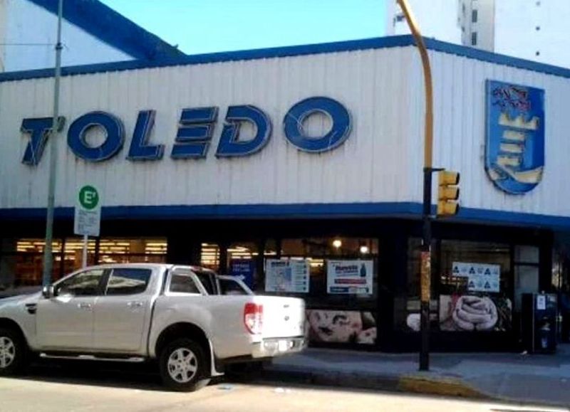 Debido a la fuerte presión tributaria, la cadena de supermercados Toledo podría cerrar este año
