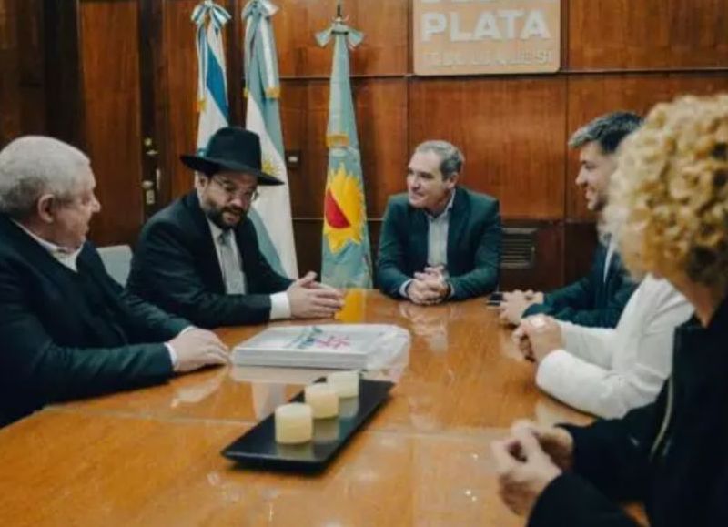 Agustín Neme, recibió en el despacho principal de la comuna al Gran Rabino de la AMIA
