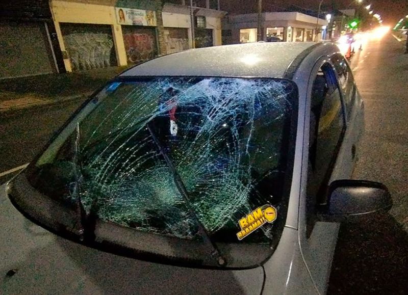 roto parabrisas desde un coche accidente. el parabrisas de el