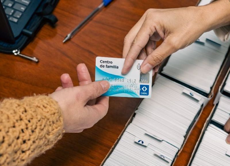 Continúa la entrega de tarjetas del Programa Centros de Familia