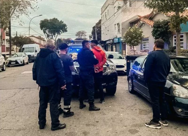 Aprehendieron a un hombre en Avellaneda al 1200 tras insultar y amenazar durante un procedimiento municipal