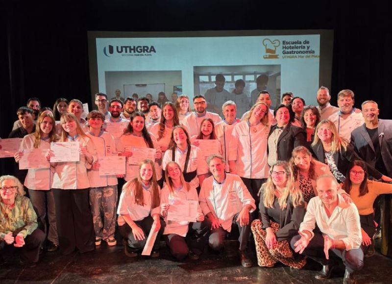 UTHGRA entregó diplomas a más de 250 egresados de hotelería y gastronomía