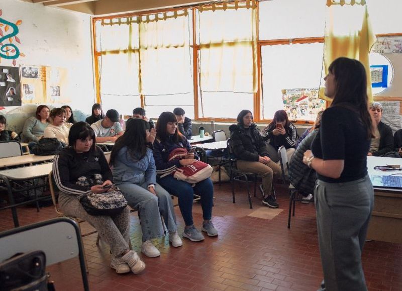 VIDEO | El Municipio firmó un acuerdo para promover la educación financiera en escuelas municipales