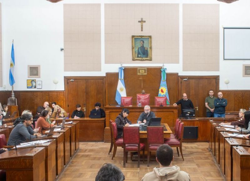 VIDEO | Hacienda analizó doce expedientes y avanzó con proyectos clave en una nueva reunión del Concejo