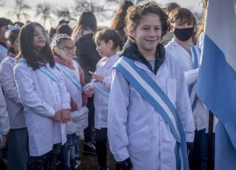 Miles de alumnos renovarán este sábado su compromiso con la Bandera en el Polideportivo