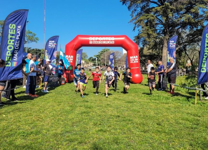 El Circuito Municipal de natación y atletismo cierran el año con dos encuentros