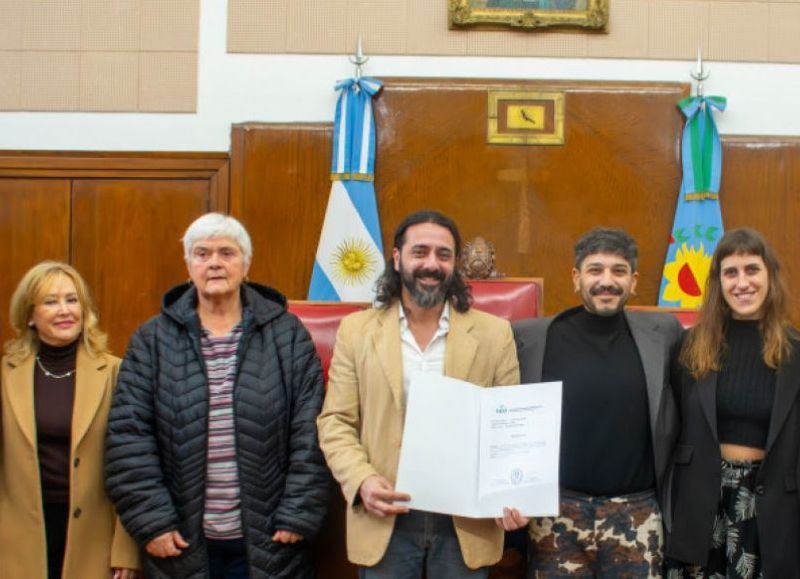VIDEO | El Concejo Deliberante distinguió a la premiada obra infantil "MorMalhu"