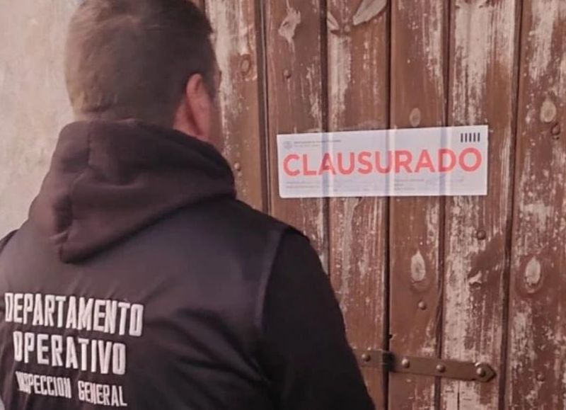 VIDEO | Clausuran taller mecánico con motores robados y señalan más de la misma trama