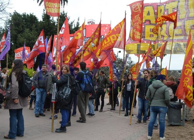 Los zurdos locales salieron a apoyar a Sergio Massa para el ballotage