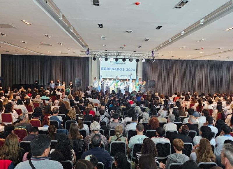 Egresaron más de 600 alumnos del Centro de Formación Laboral de UTHGRA Mar del Plata