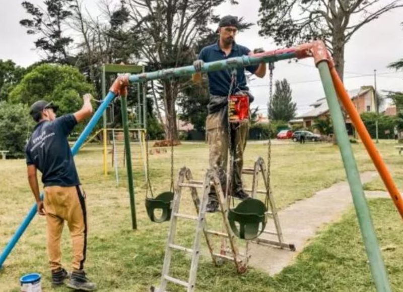 El Municipio realizó trabajos de arreglo y puesta en valor en la Plaza Scarpati del barrio Estrada