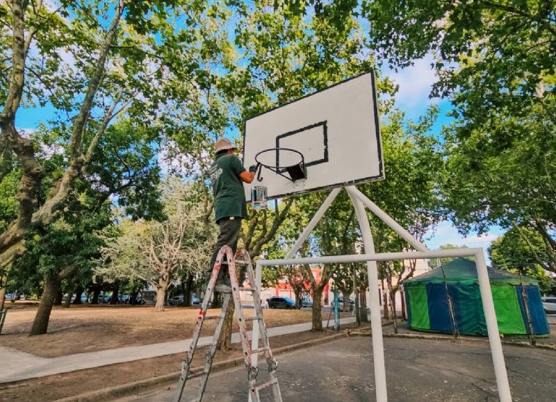 VIDEO | El Municipio realizó tareas de mantenimiento integral en la Plaza Pueyrredon