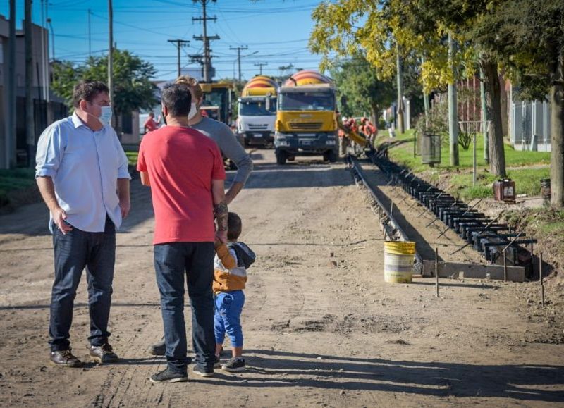 Avanzan las obras de cordón cuneta en el barrio Fortunato de la Plaza