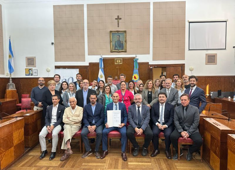 Se otorgó un merecido reconocimiento a la Clínica Pueyrredón por su 80 aniversario
