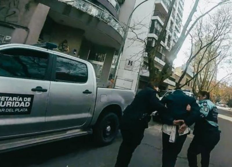 Delincuente del espacio público fue aprehendido tras ser encontrado con un arma blanca