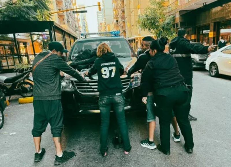 Aprehendieron a una mujer con un objeto punzante tras resistirse a un control en Entre Ríos y Belgrano