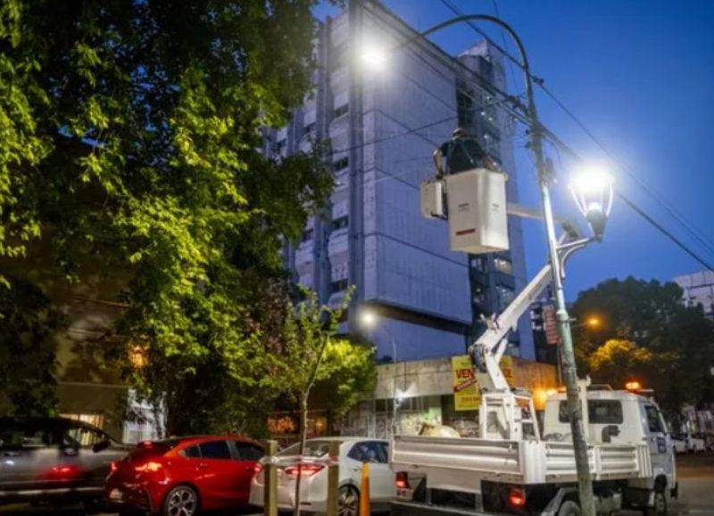 VIDEO | Avanzan con el recambio a LED y sumó 175 luminarias en una semana