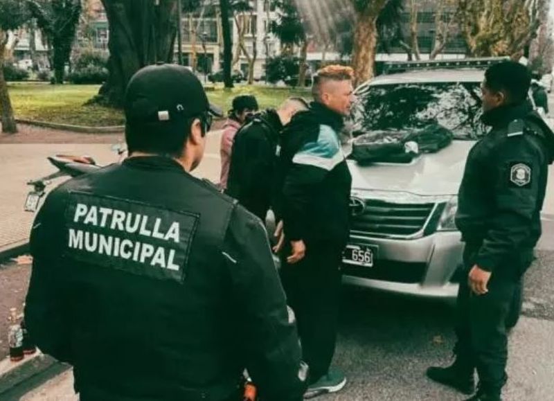 Aprehendido tras agredir al personal durante un operativo preventivo en Plaza San Martín