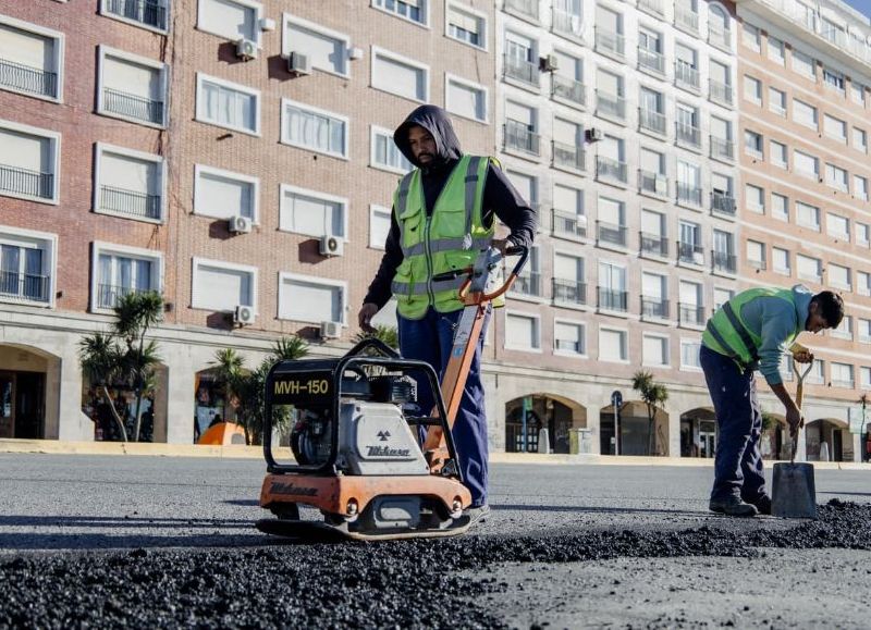 La Municipalidad avanza con obras viales y de bacheo en los barrios