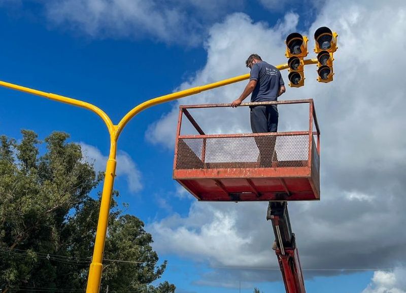 Nuevos semáforos en la avenida Jorge Newbery: finalizaron las obras y ya se encuentran operativos