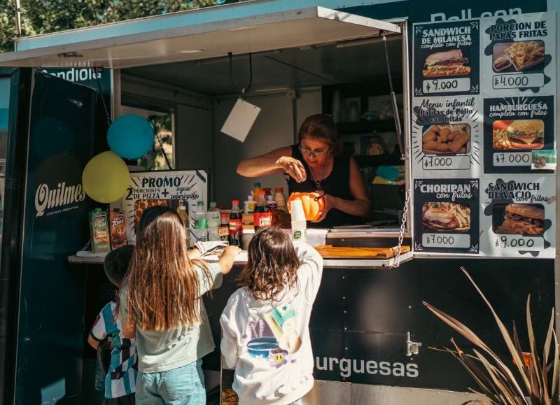 Sabores Sobre Ruedas, Expo Emprendedores y Mini teatro en Plaza Mitre