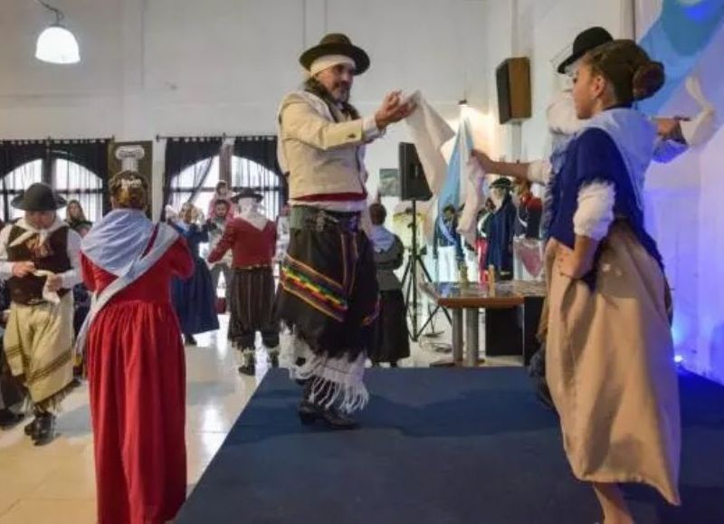 La Municipalidad conmemora el 216° aniversario de la Revolución de Mayo