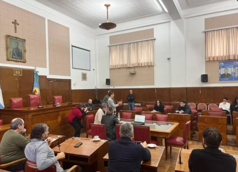 VIDEO | Impulsan un Programa Municipal de Inteligencia Artificial en las escuelas de la ciudad