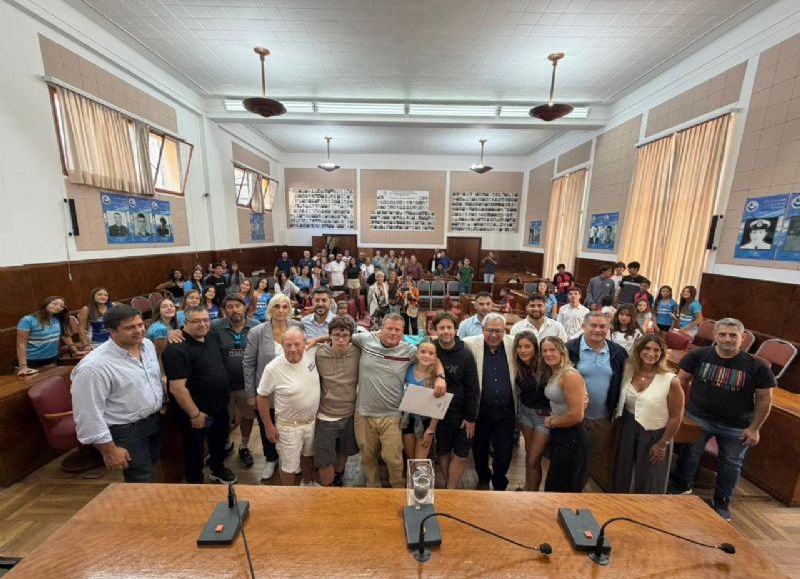 VIDEO | El Concejo distinguió a Pablo Rasinsky con el Mérito Deportivo por su aporte al hockey marplatense