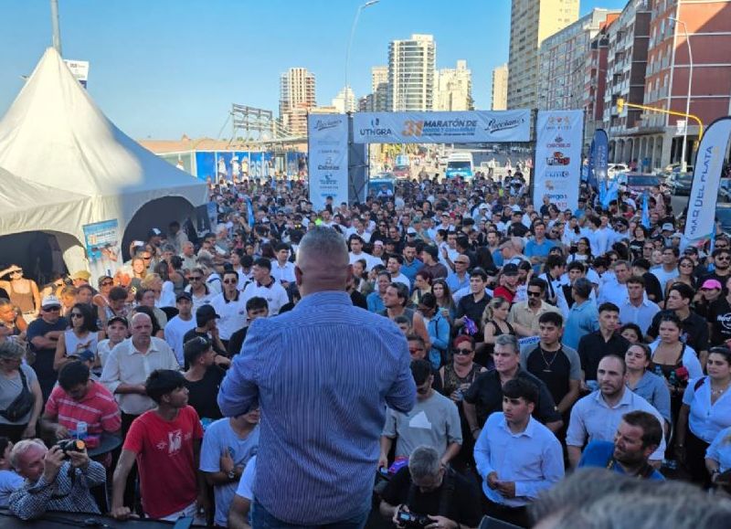 Más de 600 mozos y camareras corrieron la tradicional maratón de UTHGRA en la costa marplatense