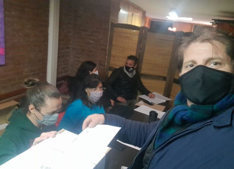 César Moraiz votó y llamó a que "todos los vecinos alcen la voz en las urnas"