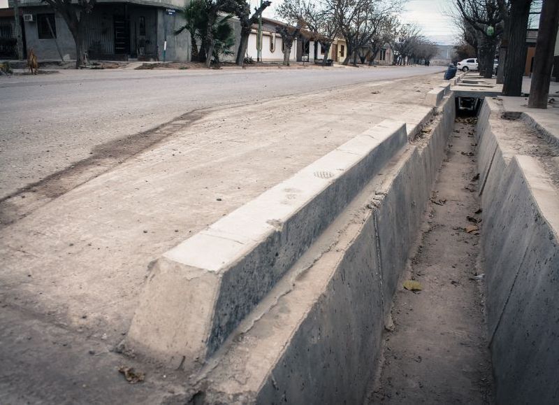 El Municipio inició obras de cordón cuneta y repavimentación en la zona de Constitución