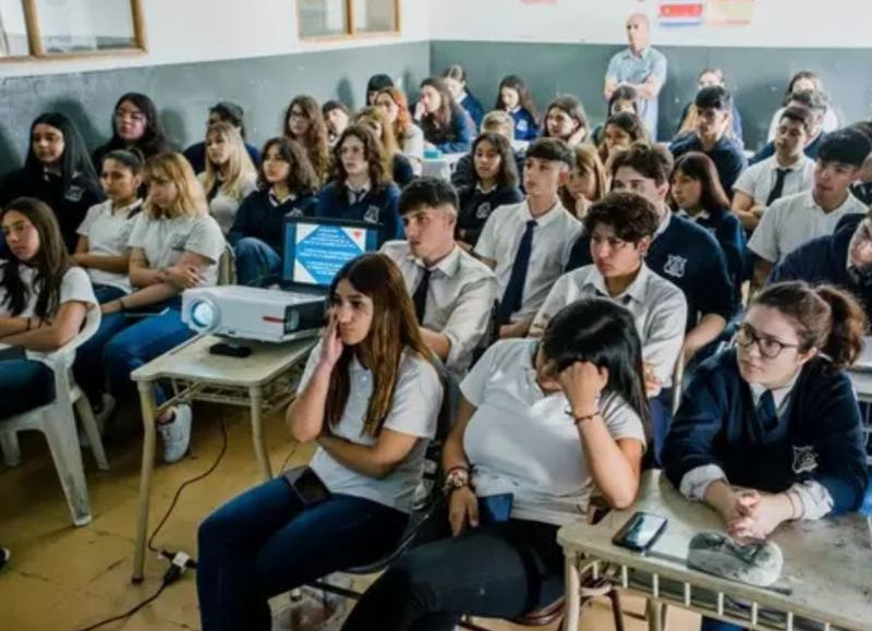 Comienzan los talleres de salud integral para adolescentes en escuelas de la ciudad