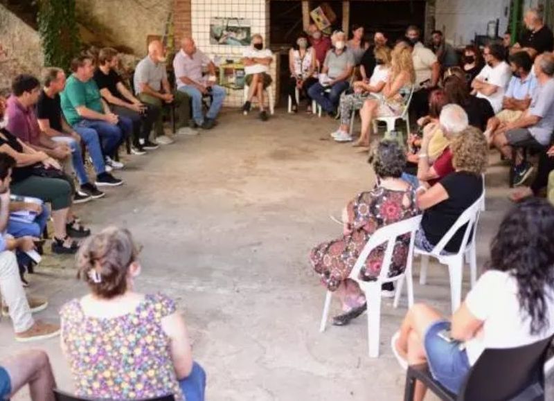 Montenegro y su gabinete se reunieron con vecinos del barrio Bosque Alegre