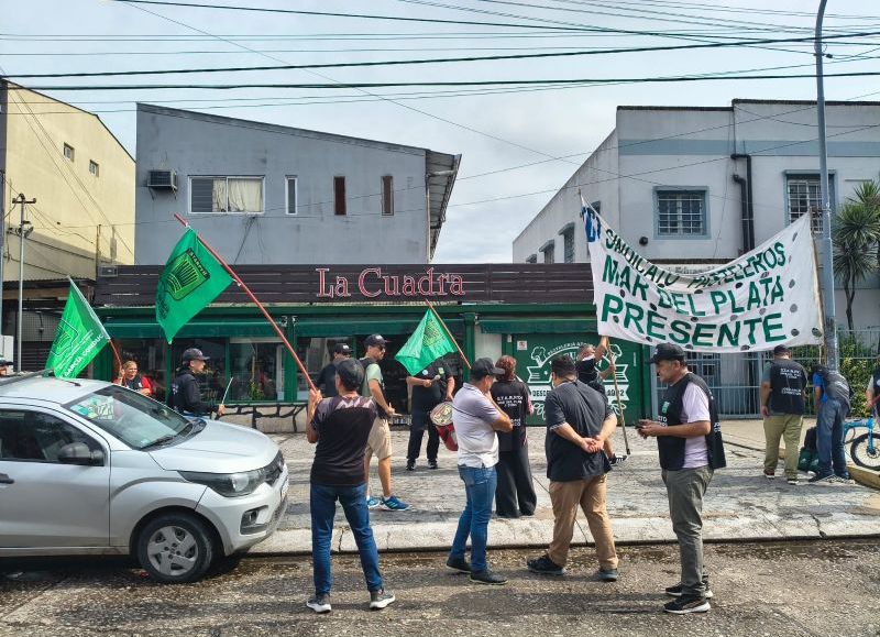 Denuncian irregularidades laborales en locales de La Cuadra y activan medidas sindicales