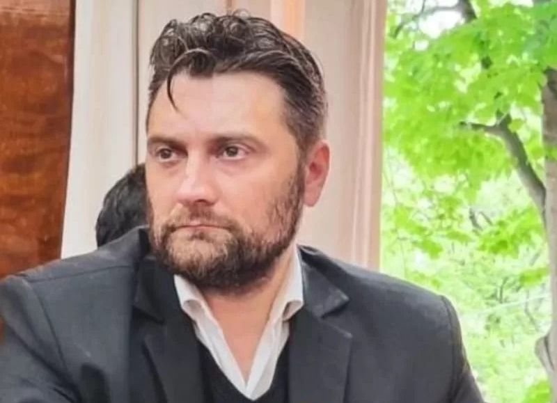 Cristian Beneito cruzó Kicillof por la falta de atención en IOMA