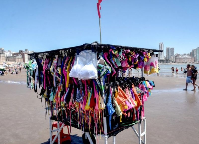 Vendedores ambulantes advierten una temporada de bajas ventas pese a la llegada de turistas