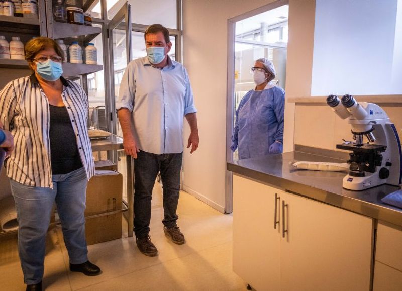 Ya funciona el primer laboratorio municipal para el procesamiento de muestras de COVID-19