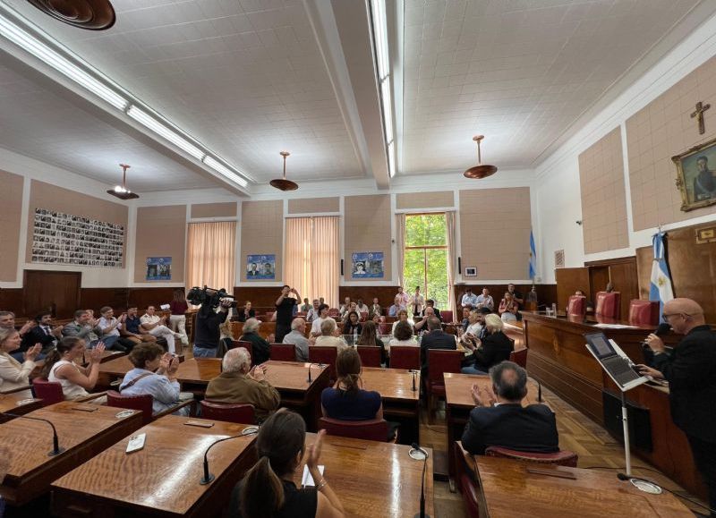VIDEO | Distinción para 2 periodistas que realizaron una actividad de divulgación académica en la Base Marambio