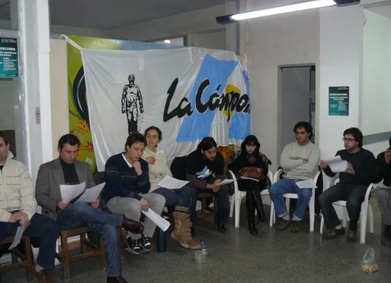 Molestias por constante presencia de La Cámpora en el Club Vecinal Hipódromo en General Pueyrredón