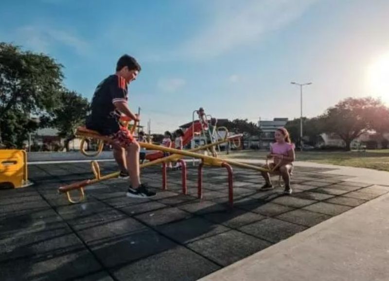 VIDEO | El Municipio hizo un mantenimiento integral en la Plaza Carlos Gardel de Villa Lourdes