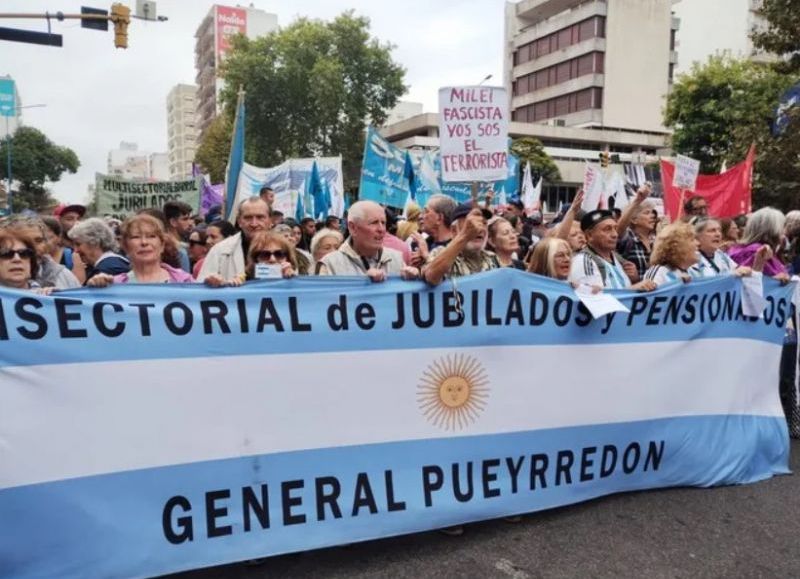 La Multisectorial de Jubilados y Pensionados repudió la presencia de Javier Milei en la ciudad