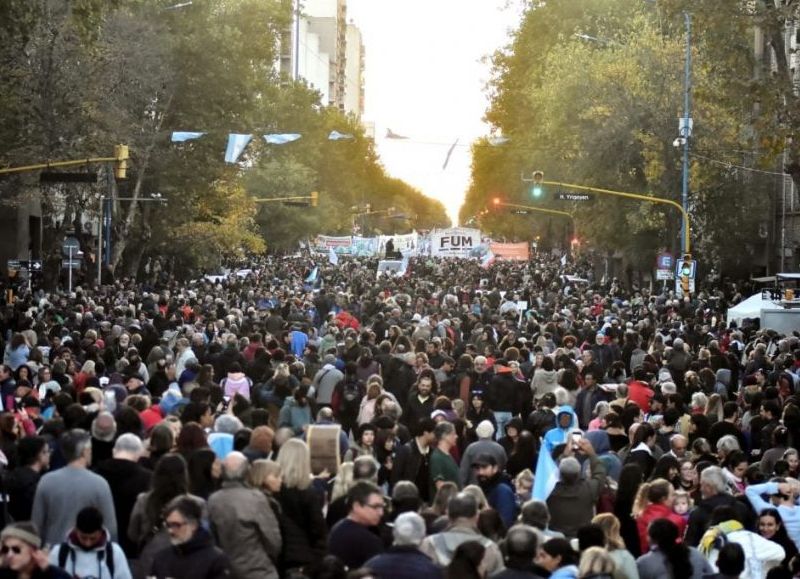 VIDEO | Histórico: la marcha universitaria tuvo una adhesión masiva en Mar del Plata