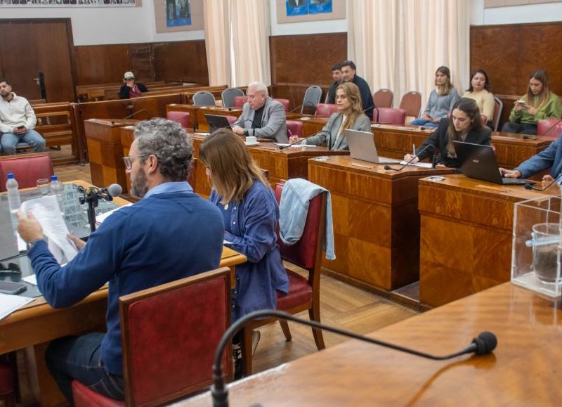 VIDEO | Fernando Muro encabezó una reunión y trató 6 expedientes con un pedido de informes sobre Obras Privadas