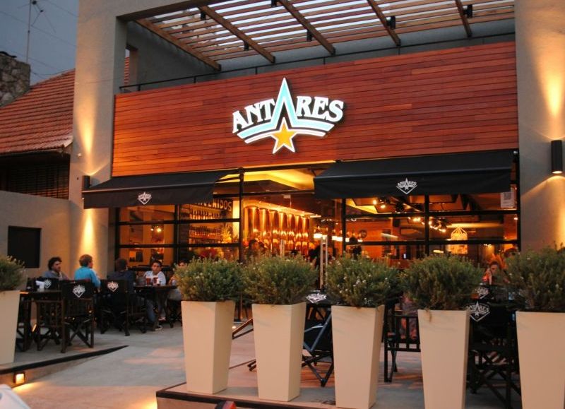 El industricidio avanza: una reconocida cadena cervecera cerró sus locales de La Plata y "La Feliz"