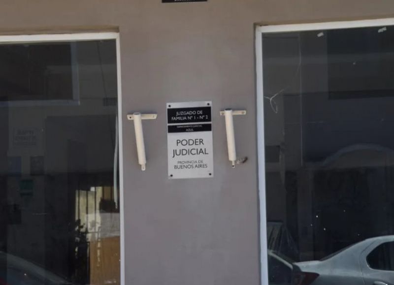Denunciaron penalmente al juez Santiago Arrondo por presuntas irregularidades en una causa de abrigo en Olavarría